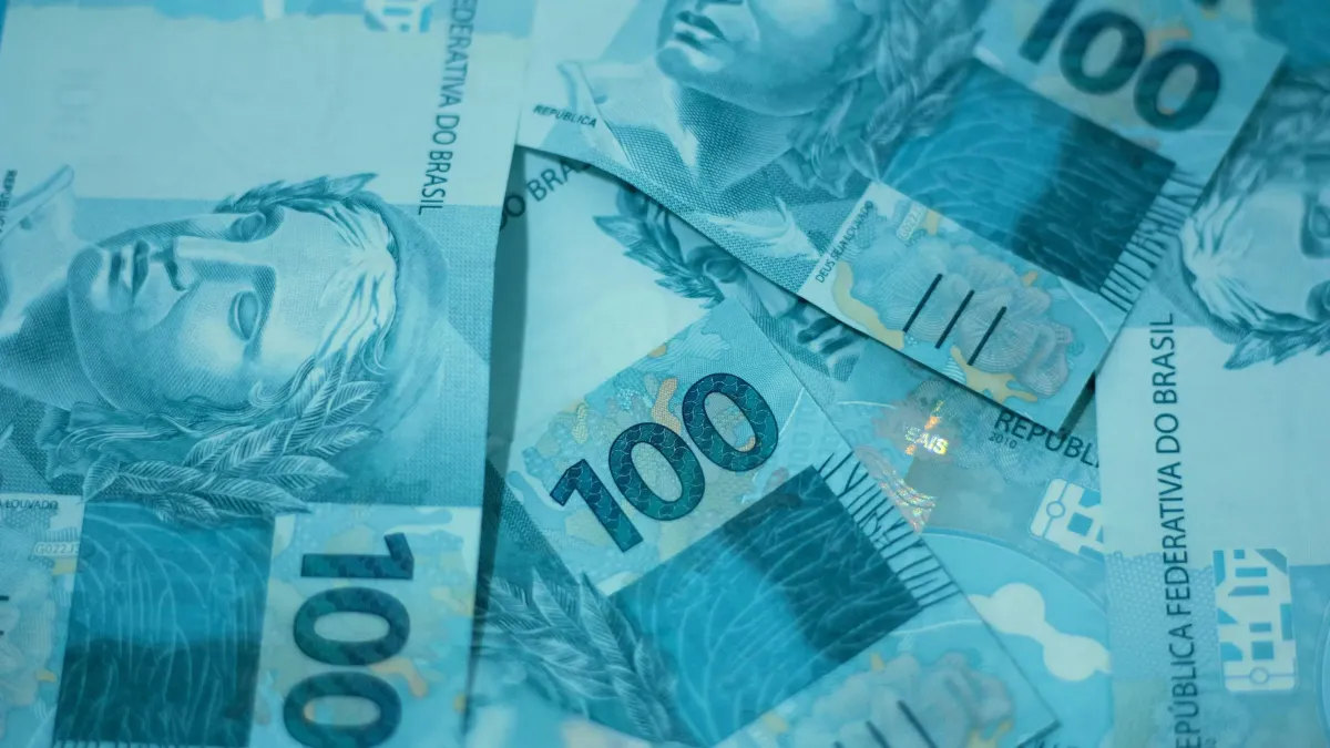 Juros futuros fecham em alta pressionados por Treasuries e petróleo